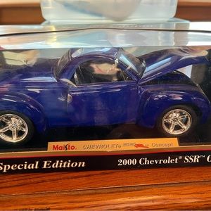 Maisto 2000 Chevrolet, SSR concept, special edition diecast car